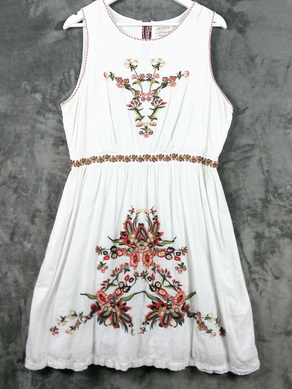 Max Studio Embroidered Dress XL White Floral Sleeveless Lined Pullover Keyhole